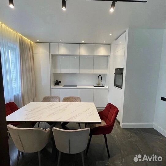 Угловая светлая кухня в рассрочку