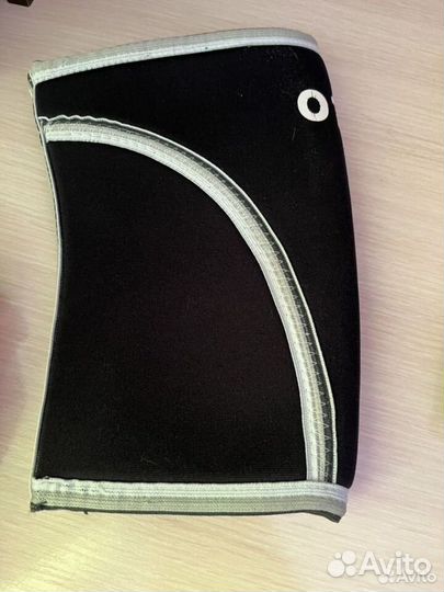 Наколенники для пауэрлифтинга