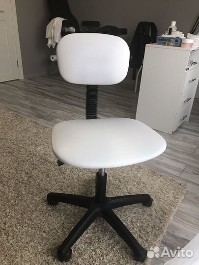 Стул для мастера маникюра