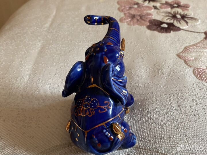Форфоровая статуэтка синий слон