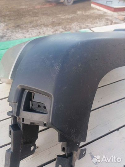 Бампер правый Mitsubishi Pajero 4