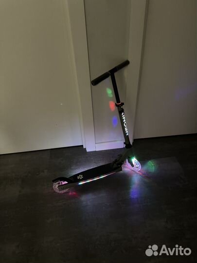 Детский двухколесный самокат Happy Baby neonix