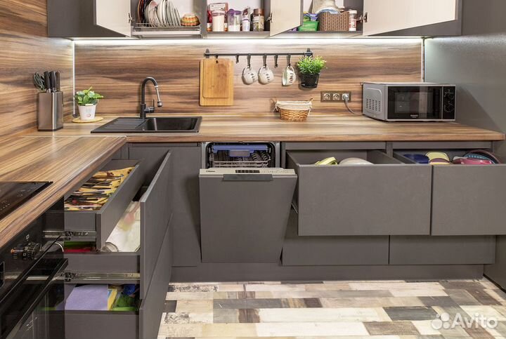 Кухня под потолок на заказ