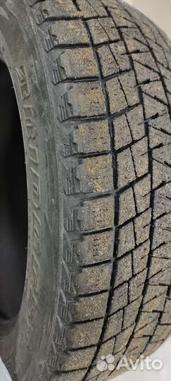 Bridgestone Blizzak DM-V1 215/60 R17