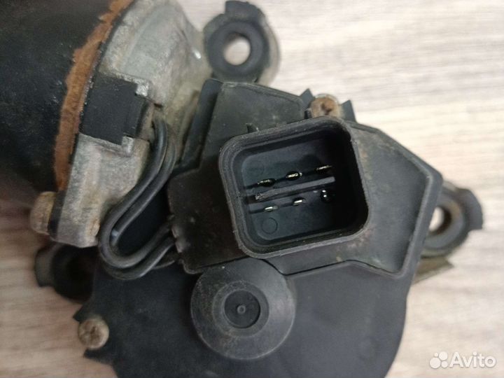 Моторчик стеклоочистителя передний kia Rio 1