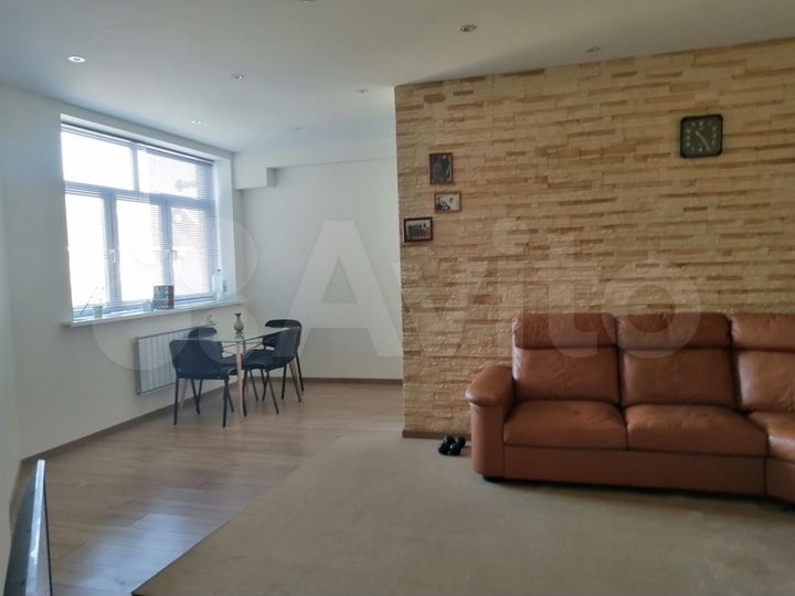 2-к. квартира, 75,4 м², 2/4 эт.