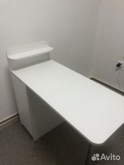 Маникюрный стол бу