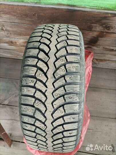 Bridgestone Blizzak Spike-01 235/60 R17