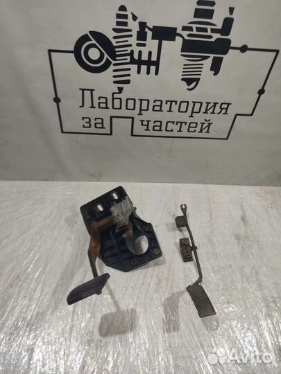 Педаль газа тормоза Mazda Tribute