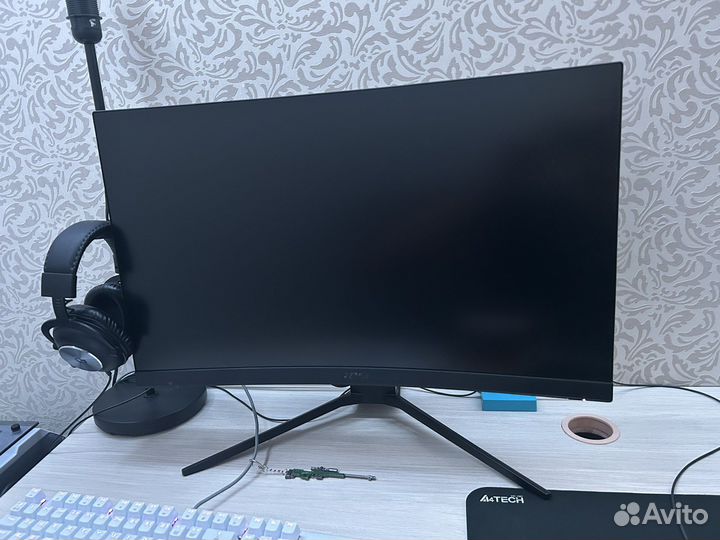 Монитор игровой MSI Optix mag272cqr 27