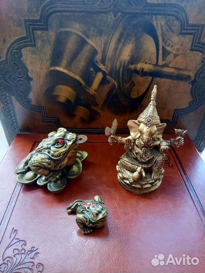 Статуэтки, фигурки