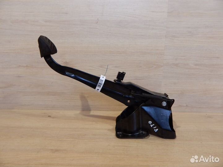 Педаль тормоза Mercedes Vito 639