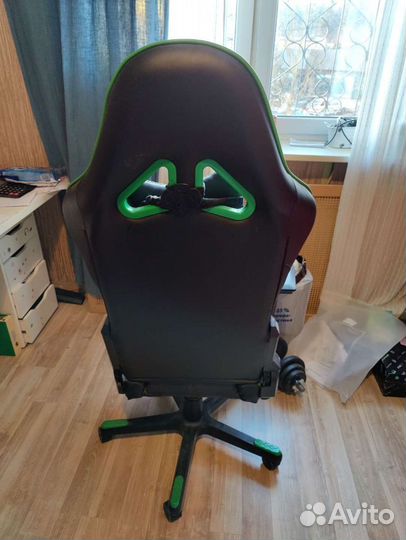Кресло компьютерное игровое dxracer