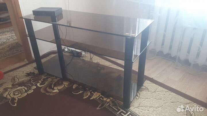 Стеклянная тумба для телевизора