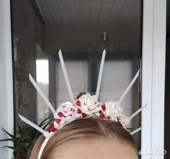 Ободок декоративный. Белые розы