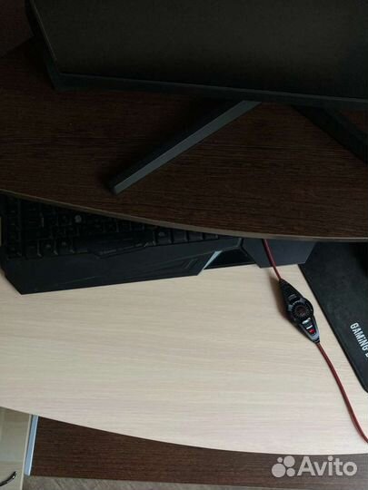 Компьютерный стол