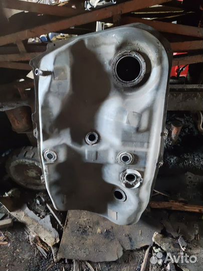 Бензобак Лексус RX300 2000г