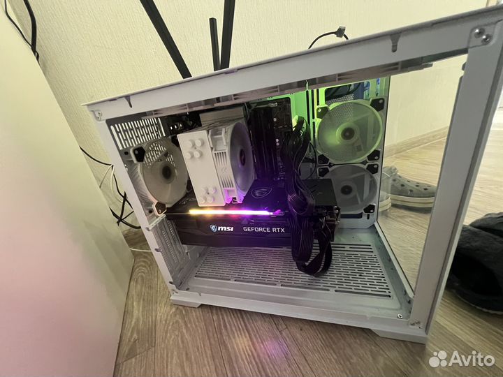 Игровой пк с монитором и клавиатурой