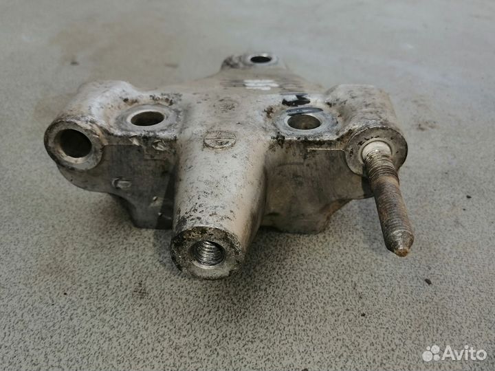 Кронштейн двигателя правый для Nissan Maxima (A32)