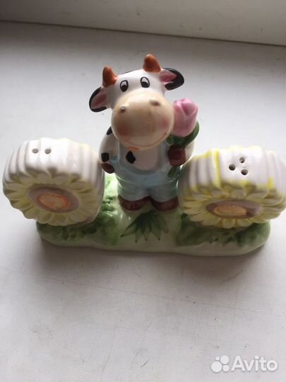 Солоница и перечница новая с подставкой