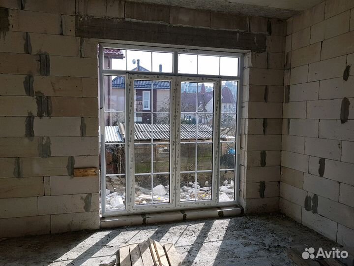 Окно кбе панорамное с выходом в сад 2150х2350