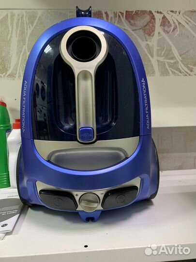 Пылесос Vitek с аквафильтром 1800Вт