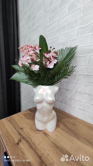 Сухоцветы в вазе, зелень в гипс кашпо для декора