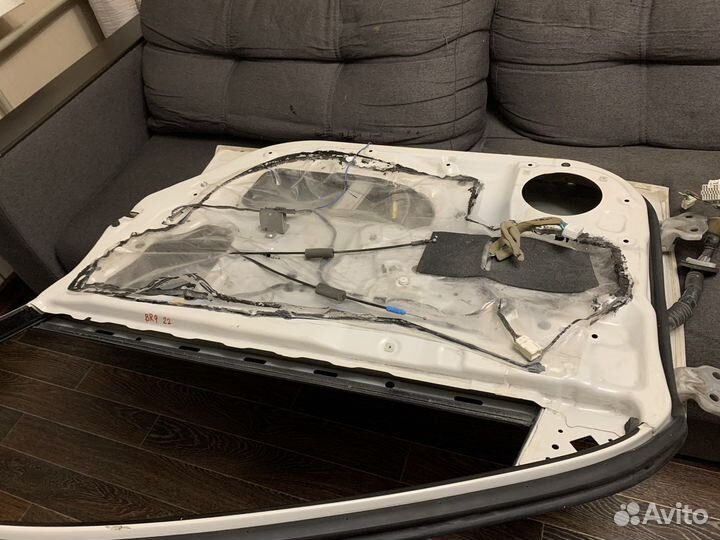 Дверь передняя правая Subaru Outback br9 цвет37J