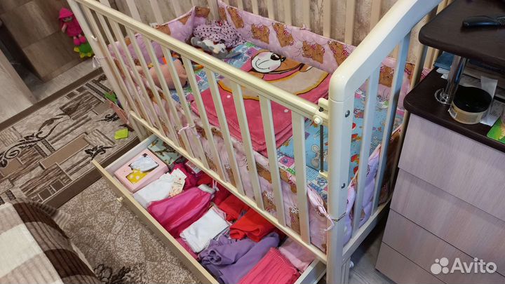 Детская кровать с маятником