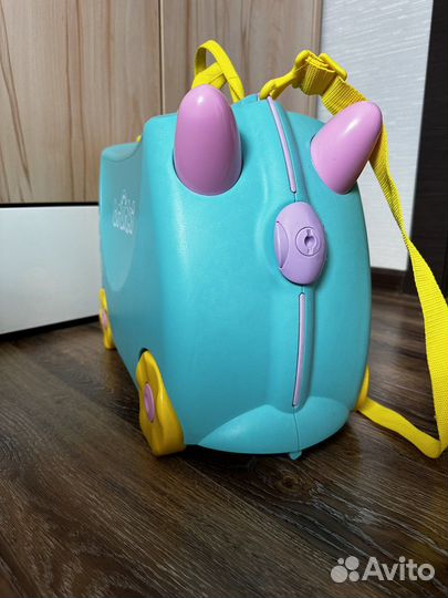 Чемодан детский на колесах