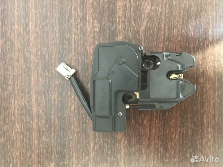 Замок багажника accord 6