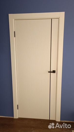 Дверь межкомнатная белая с фрезеровкой