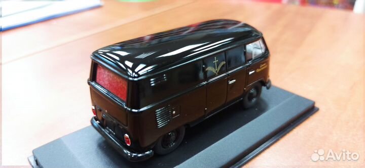 Модель Minichamps VW Transporter T1