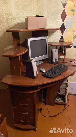 Компьютерный стол