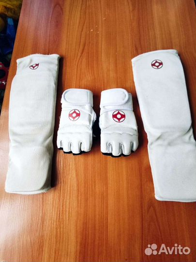 Перчатки, щитки