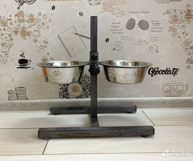 Стойка с мисками для собак
