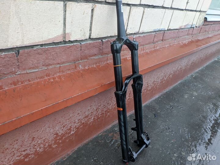 Вилка воздушная rst titan 27.5+/29