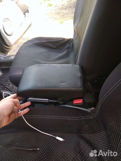 Подлокотник