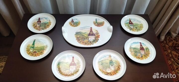 Сырные немецкие тарелки и поднос