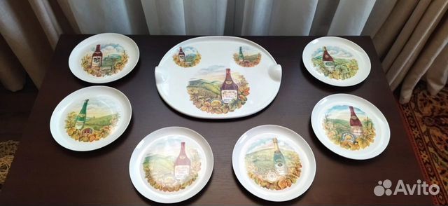 Сырные немецкие тарелки и поднос