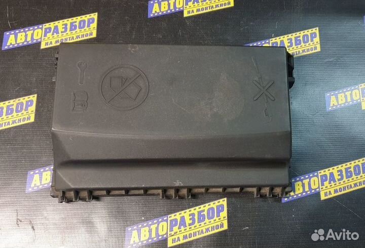 Крышка блока предохранителей Опель Астра J