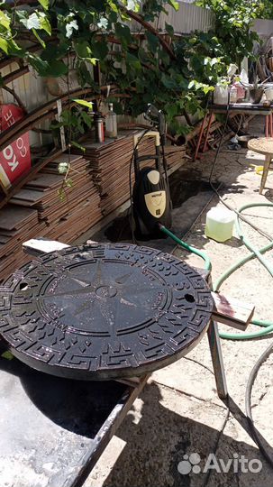 Люк канализационный чугунный звезда, стороны света