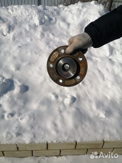 Поворотные кулаки со ступицами