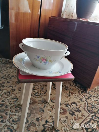 Фарфоровая супница с тарелкой