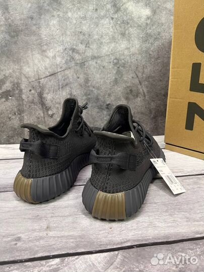 Гиганты Adidas YeezY boost 350 v2