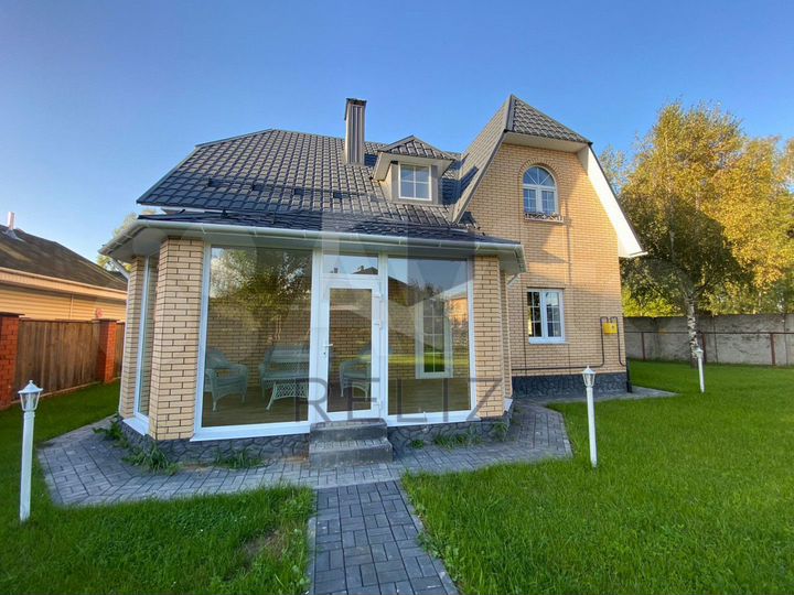 Коттедж 200 м² на участке 11 сот.