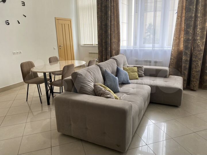 2-к. квартира, 70 м², 1/18 эт.