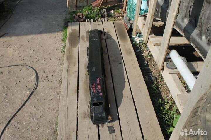 Hyundai Sonata IV (EF) усилитель бампера передний