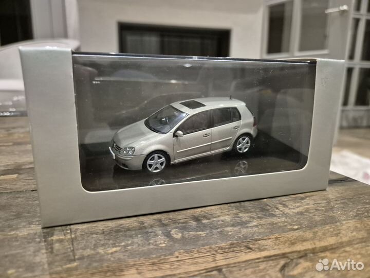 Volkswagen golf 5 пятидверка 1/43 autoart