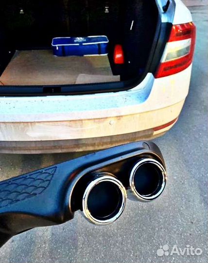 Диффузор на задний бампер Skoda Octavia A7